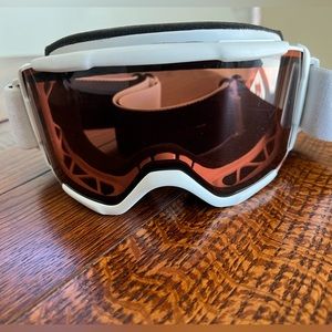 Youth unisex Oakley ski goggles